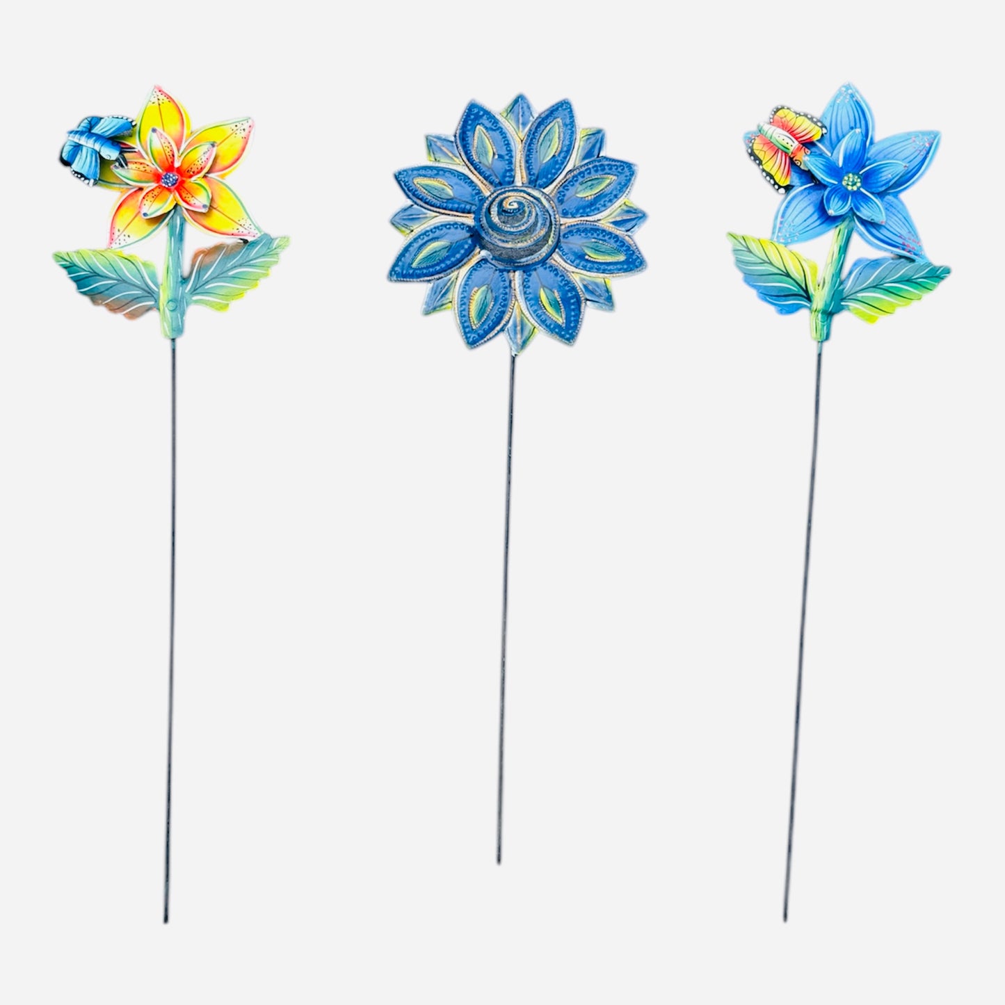 Haitian Recycled Metal Garden Stake – Birds, Lizard & Flowers